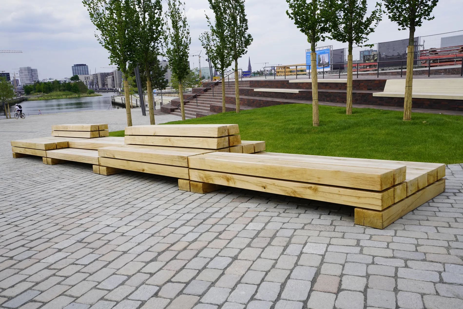 Stadtmobiliar als modulare Systeme – individuelle Anfertigungen und projektspezifische Zusammenstellungen